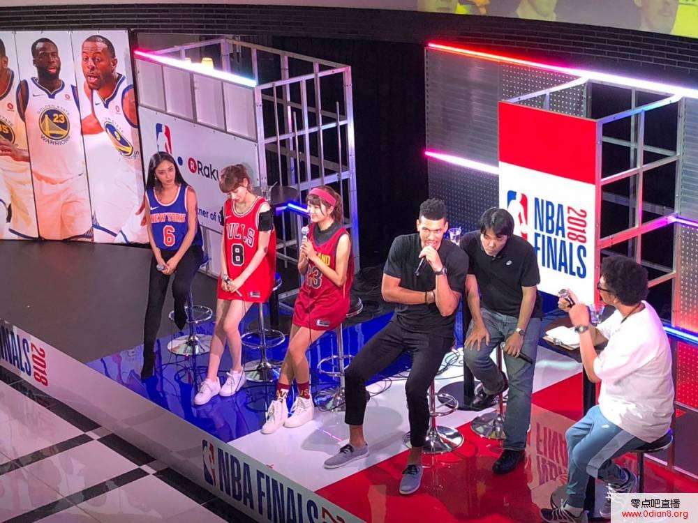 丹尼-格林作为特别嘉宾参加NBA总决赛国际观