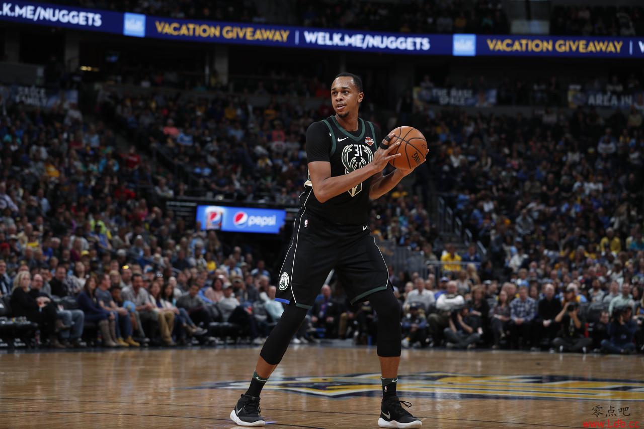 Woj：雄鹿希望中锋亨森至少能在季后赛前回归