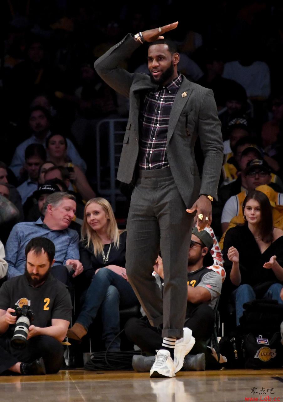 詹姆斯：我肯定会买一支NBA球队 我想留在篮球的周围