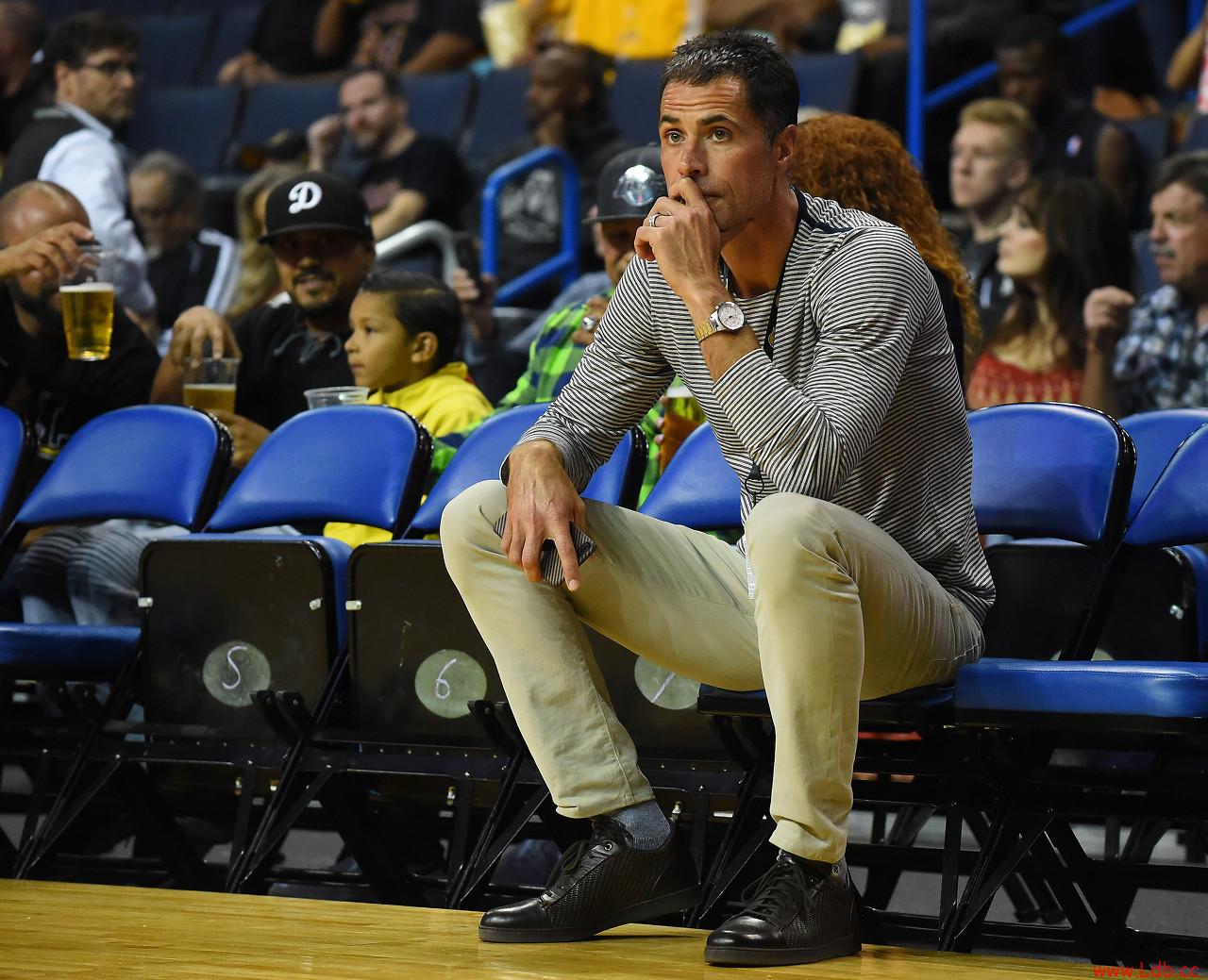 Woj：湖人会让佩林卡掌权 不会再雇人担任其上级