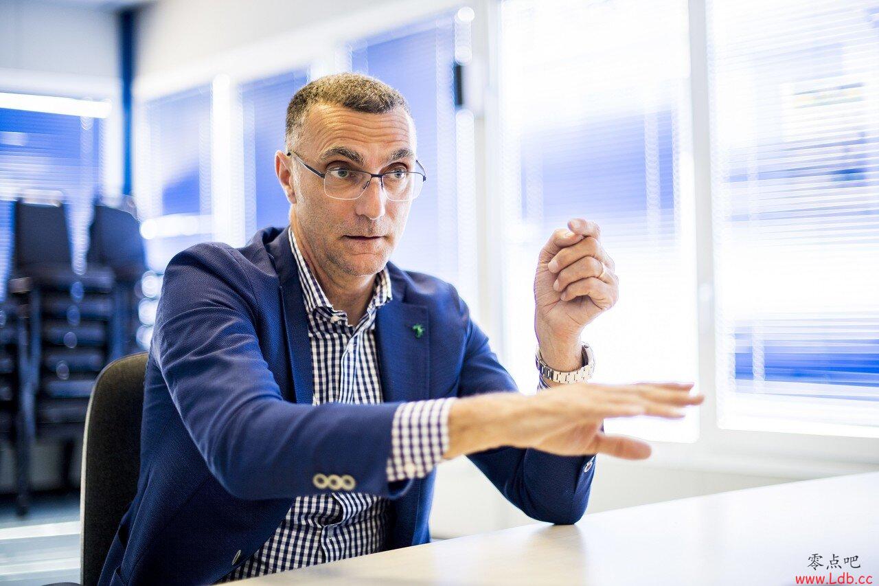 �������ף�������Ҳ�߶�ǰ�棬ɣ��˹���˾���ȷʵ����