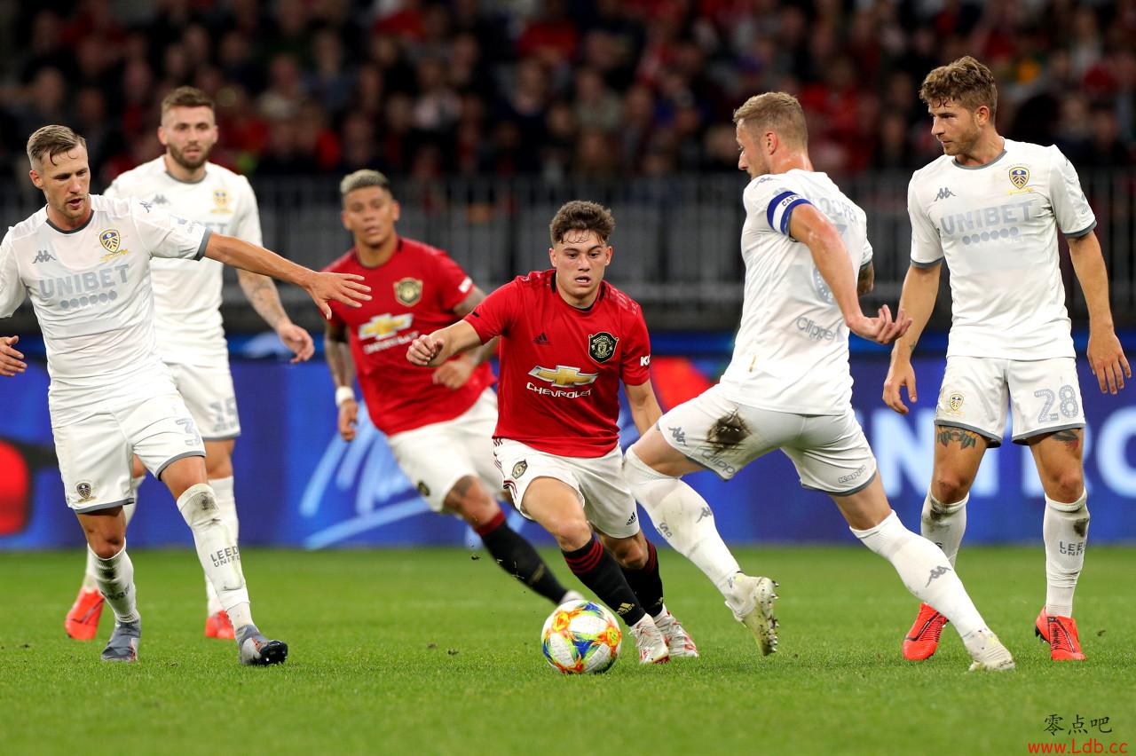 曼联夸赞丹尼尔-詹姆斯:用右脚踢球的罗本