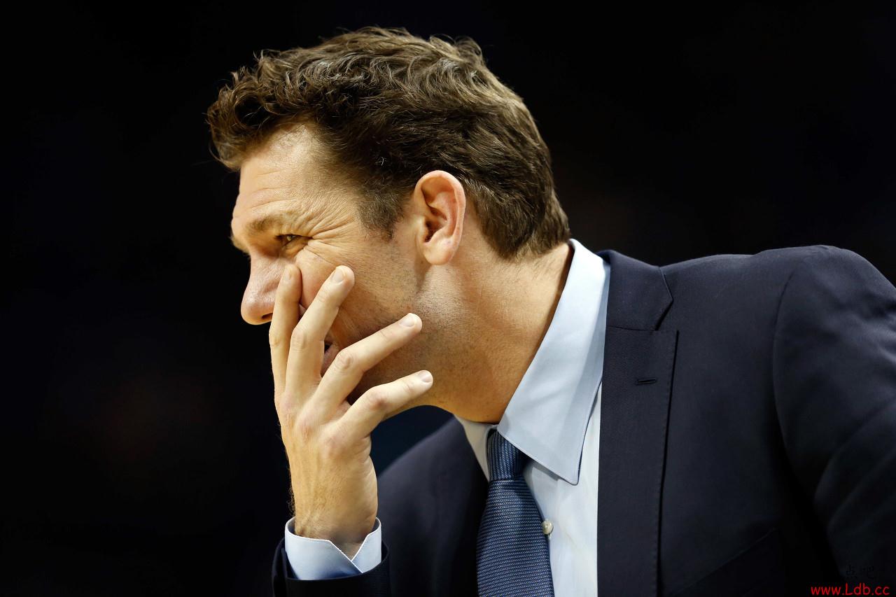 ֶ٣͸ڷض˿κ ϣܳΪɫ