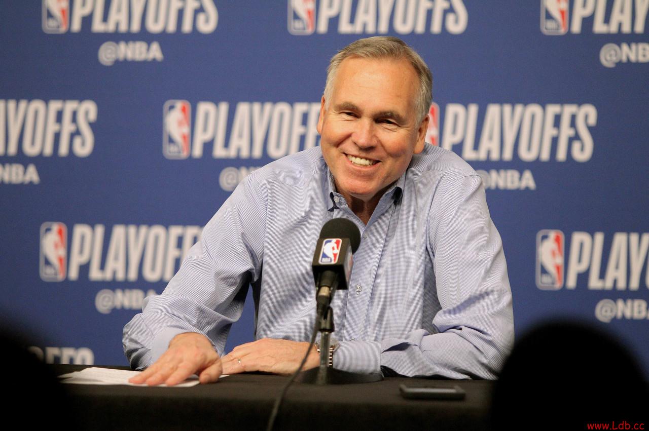 德帅:新赛季会进行十人轮换 哈登和威少的组合会成功