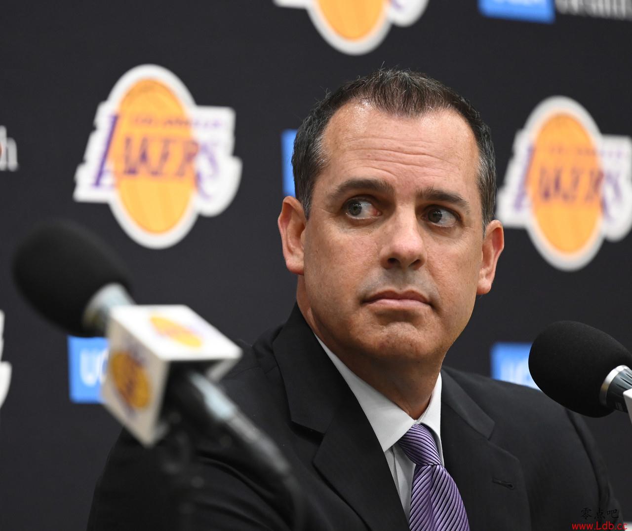 沃格尔:队里每人都充满活力 赛季初尝试不同的内线搭配