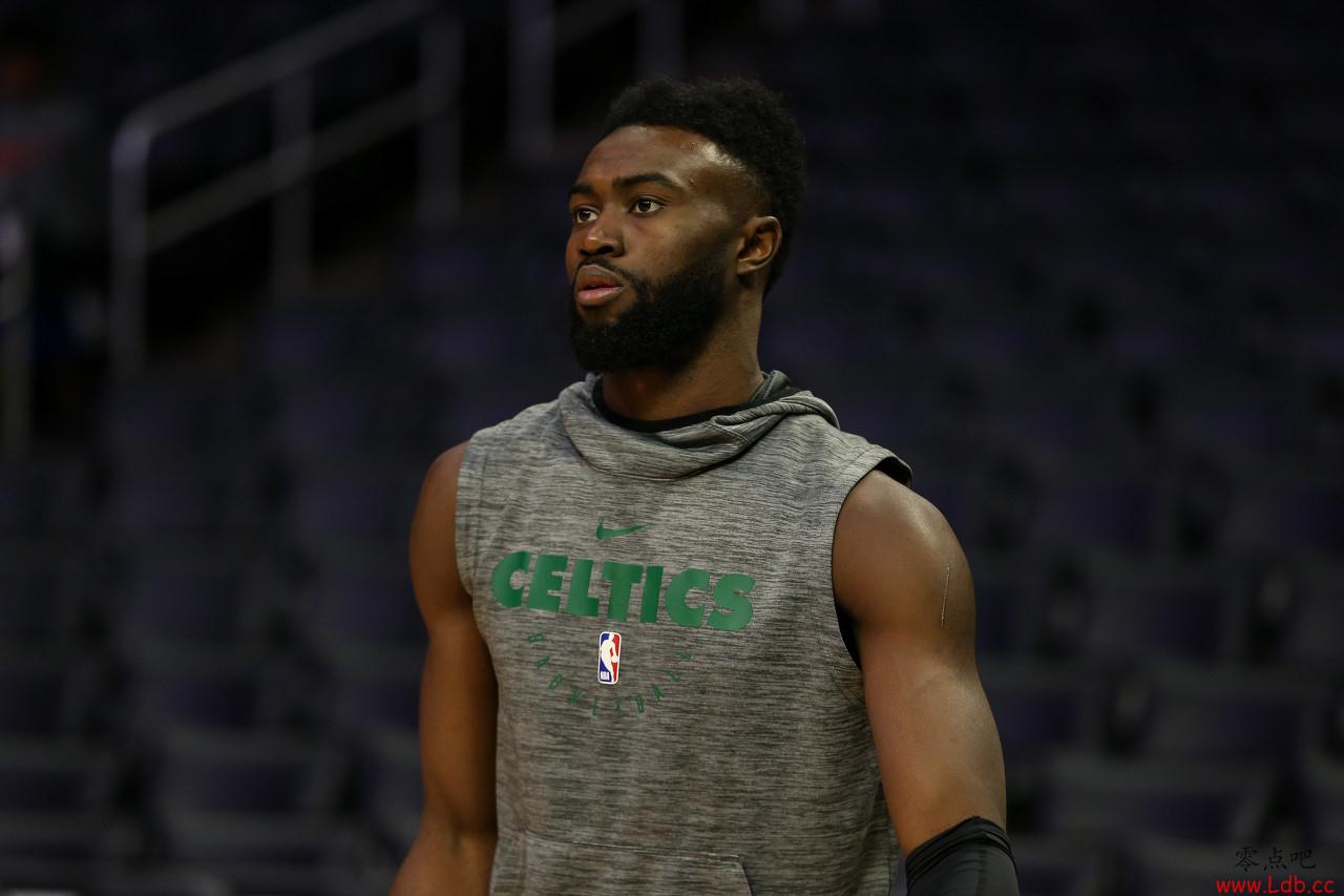 杰伦:新赛季会更多打大前锋 合同的事情没想太多