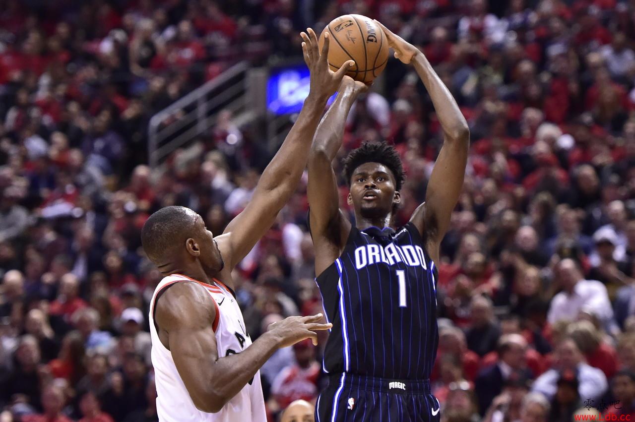 NBA官方祝考特尼-李和艾萨克生日快乐