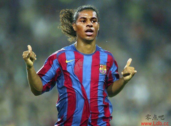 致敬小罗!拉什福德禁区内上演“牛尾巴”穿裆过人【图】