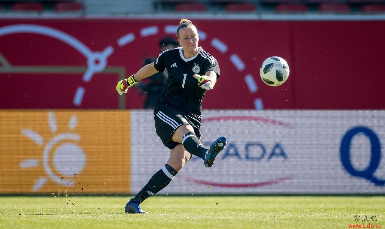 ��Ů���Ž��������ˡ������������ۣ�Ů��ɲ��ᡰ�Բݡ�