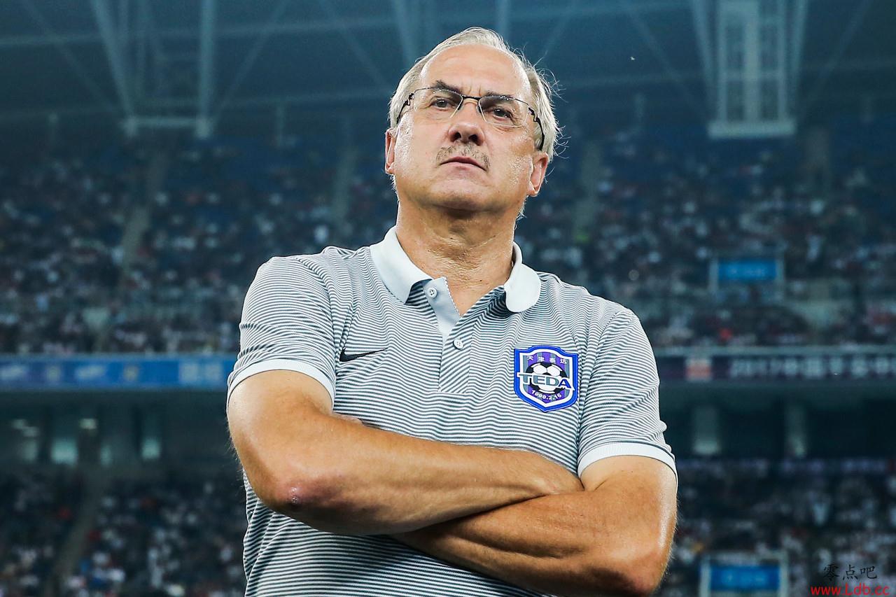 泰达官方为施蒂利克庆生:祝福主教练生日快乐