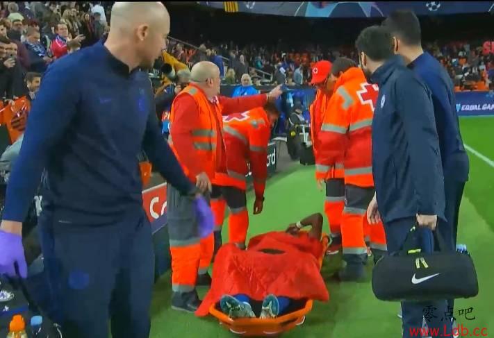 �ǲ������г�����ǰ���ˣ���Ա������̧������ͼ��