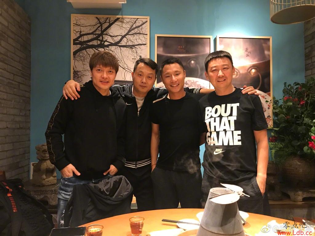 汪嵩晒昔日国青四少聚会照:真正的朋友是千帆过尽留下的守候