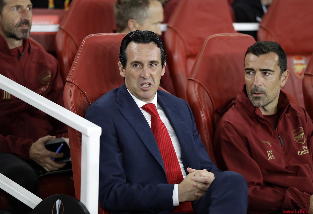 标准晚报:球员很难和埃梅里有效沟通,经常拿他的口音开玩笑