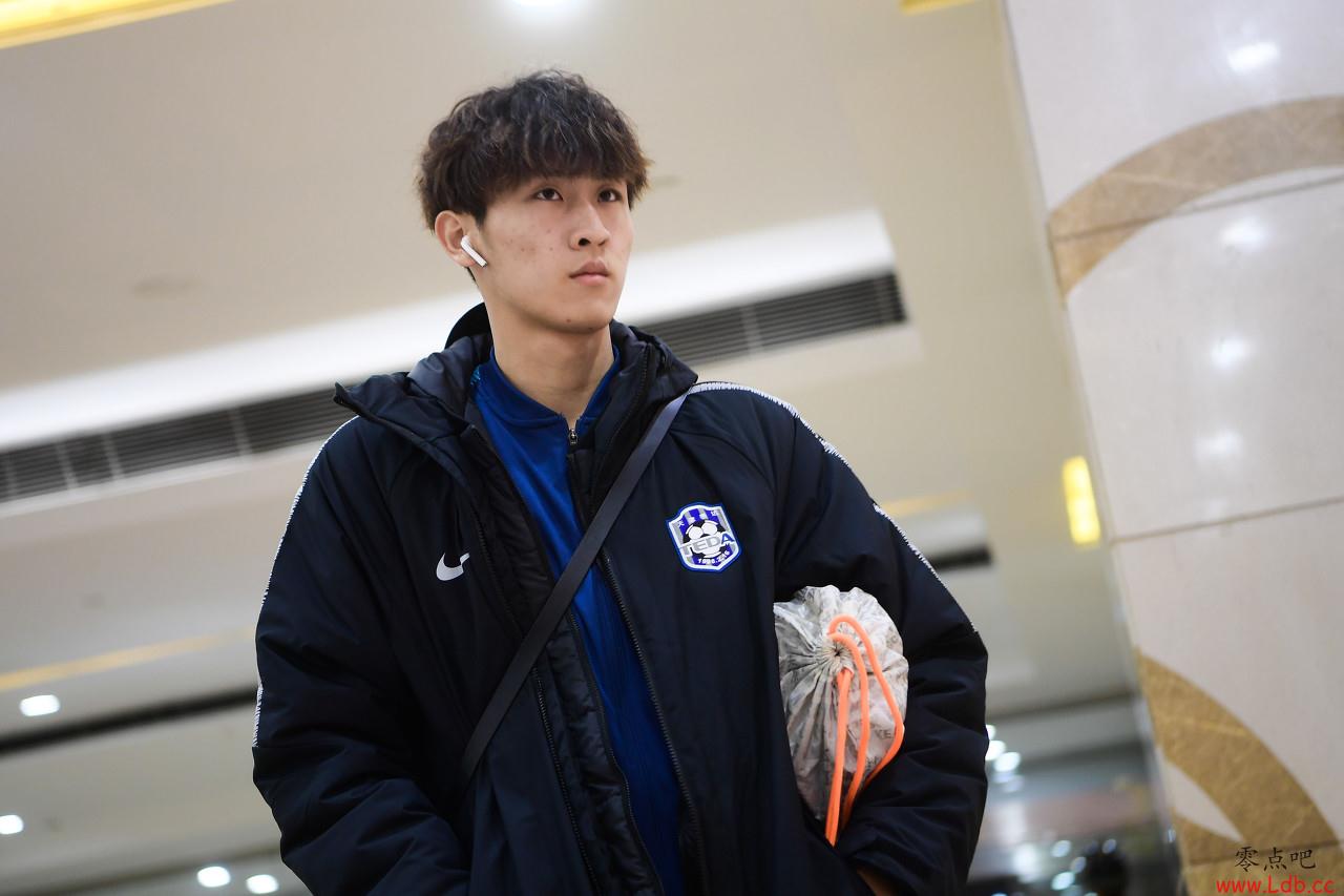 谢维军发微博感谢曹阳:每一次坐在您旁边都感觉特别安稳