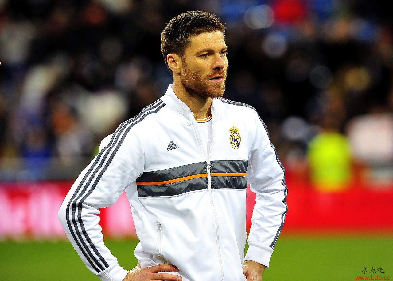 阿隆索:皮克那球没有构成点球,皇马巴萨势均力敌