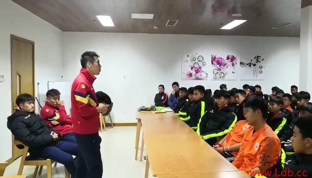 中乙淄博队长寄语鲁能足校小球员：踢好球前先要做好人【图】