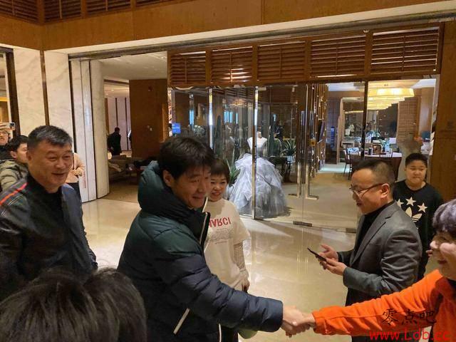 ³����Ա������飬������Я³���ڽ���ϯ��ͼ��