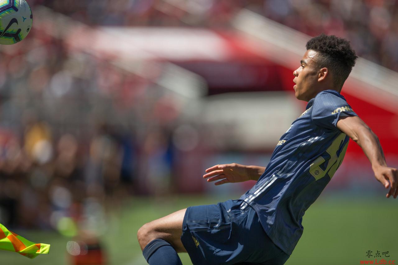 ���أ�������¸���ѵ��Ա������������ͬ����ļ���˹