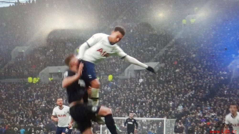 GIF-���������������β�ֱ����ײΤ��˹��ͷ����ͼ��