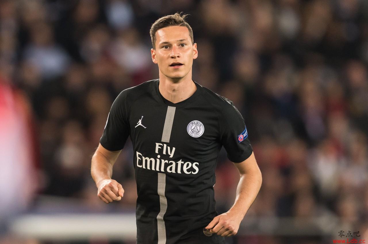 ��ý���ж���׼���ڶ���ǩ�µ�����˹�պ͸�Ү��ͼ��