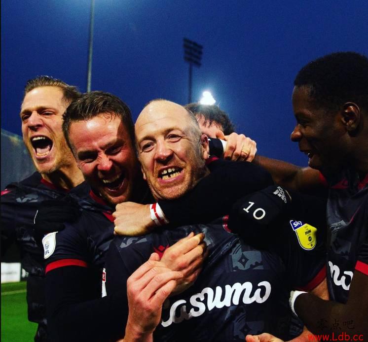 惊了!34岁查理-亚当近照引关注:老态龙钟&牙齿稀疏【图】