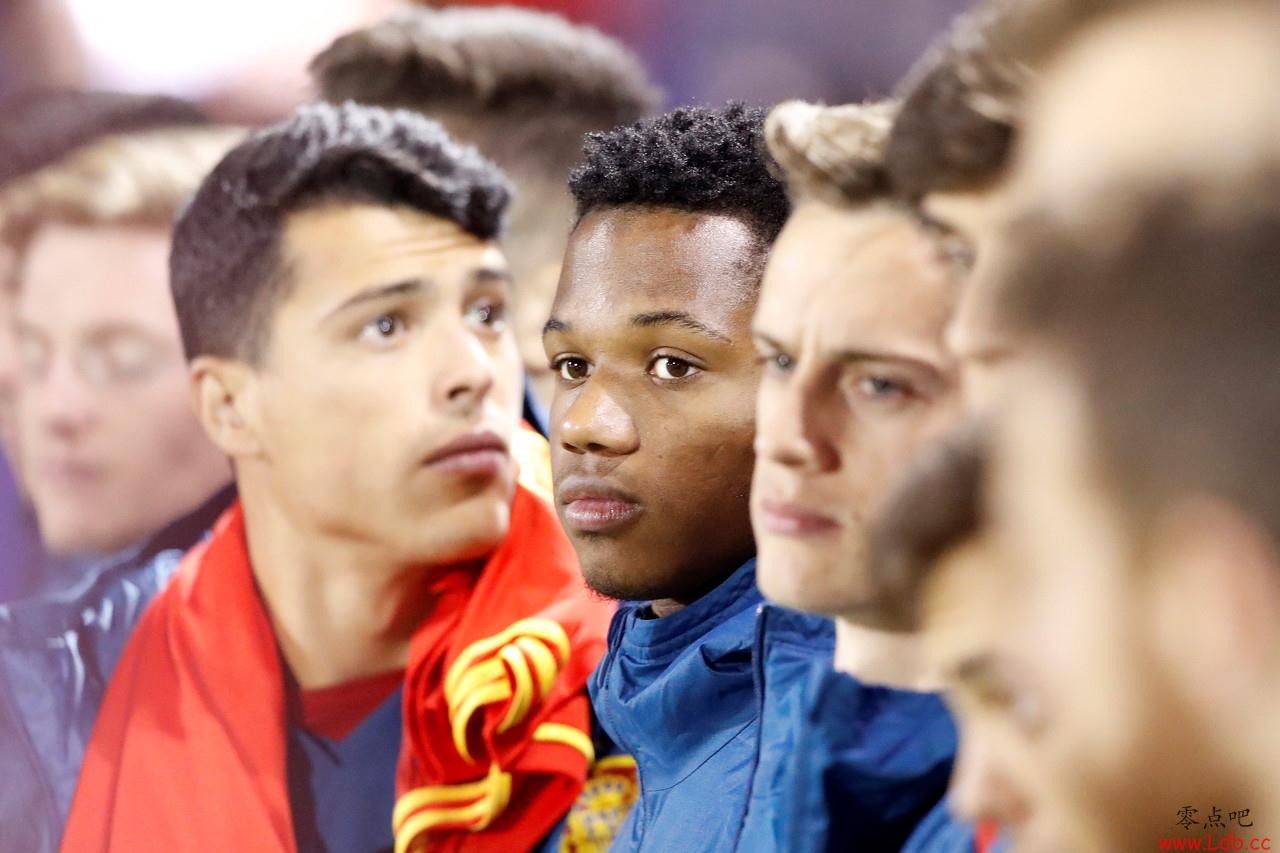 ���壺�Ͷ�Τ���ڹ���ѵ�����ϴ�Ƣ��������ڲ��Կ�����ͼ��