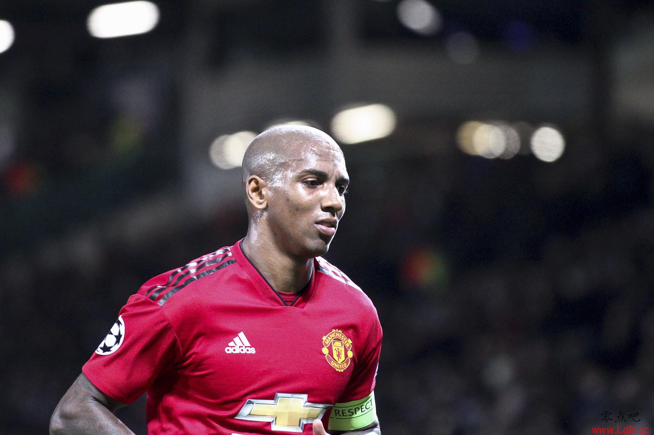 记者:已谈妥合同,阿什利-扬接近在2-3天内加盟国米