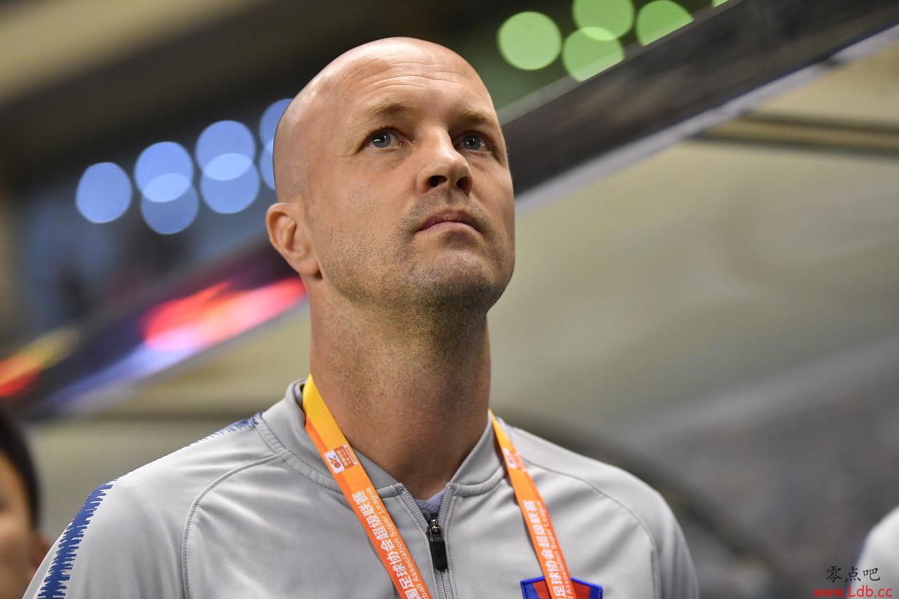 小克鲁伊夫:中国的足球文化比较薄弱