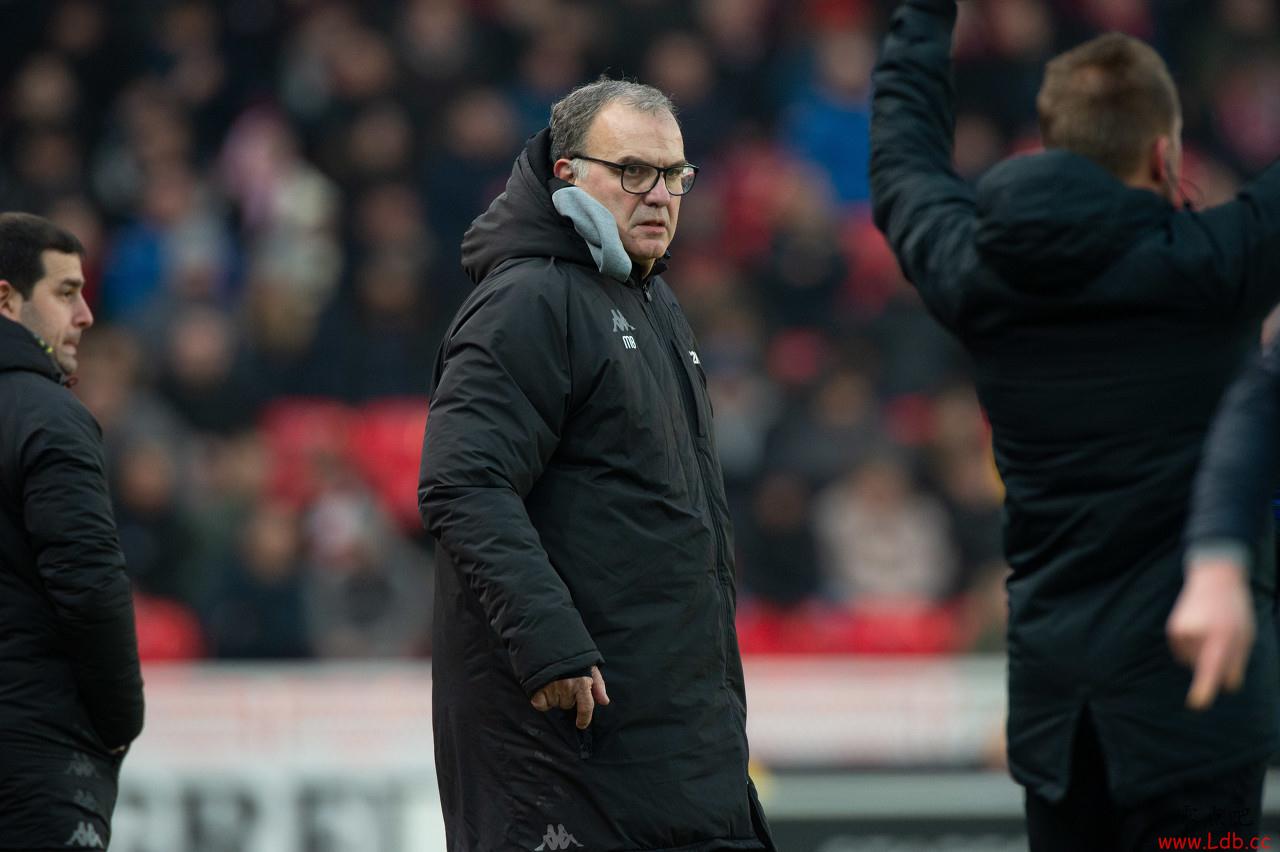 贝尔萨:3球逆转对手要归功于球员,利兹具备这样的进攻实力