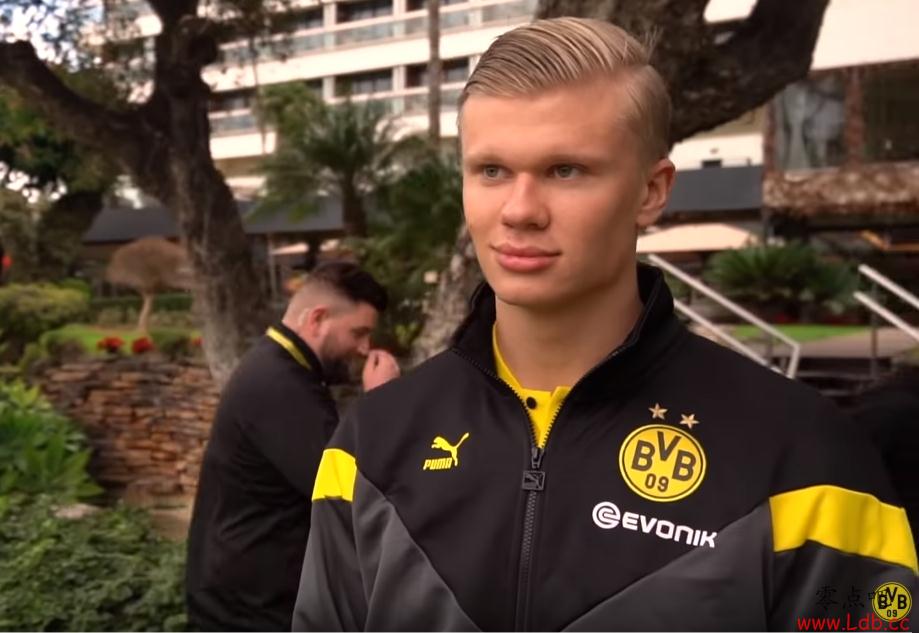 �����£����ص��Ͽ�̨�ܰ���ÿһ���Ҷ���������