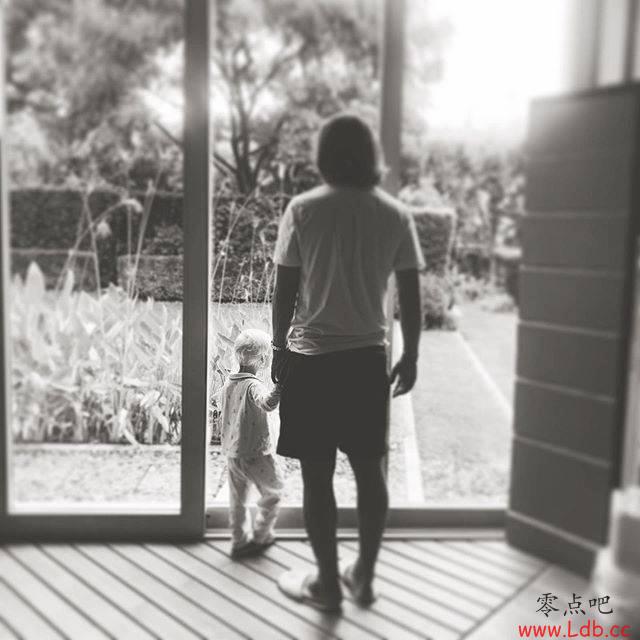 【社交秀】旺达绝美绿裙出镜;莱诺女友上演泳装诱惑【图】