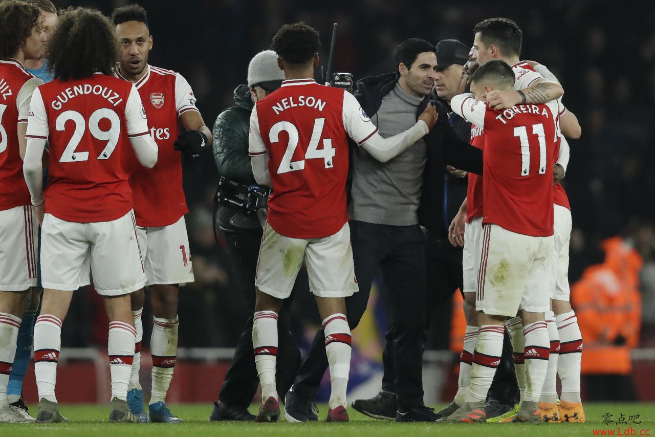 ����أ����������ս���ʱǹ�ֺܲ�̬ ������ô����ȥ����Ӯ��ͼ��