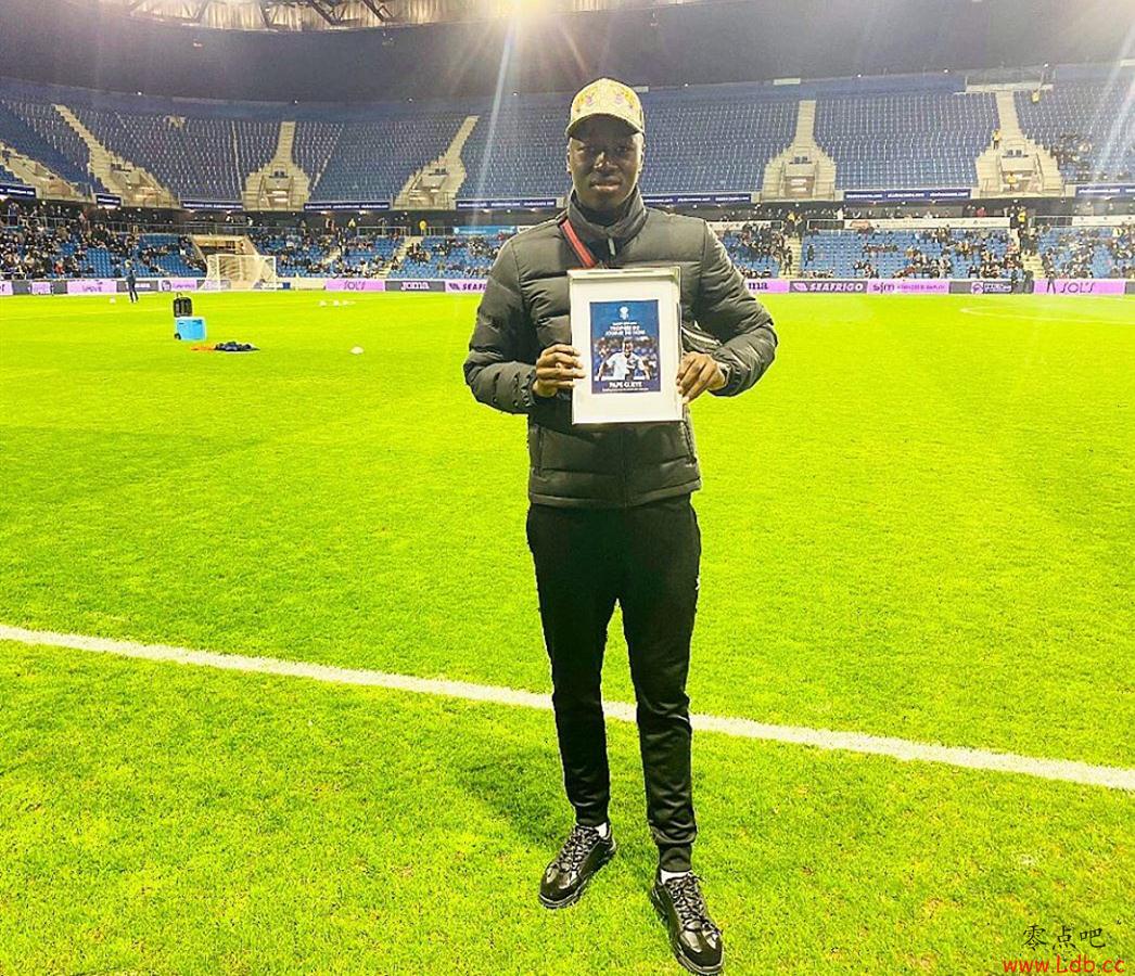 ��ý����ɭ�ɽӽ�ǩ�·����г�С������-��Ү��ת���500���